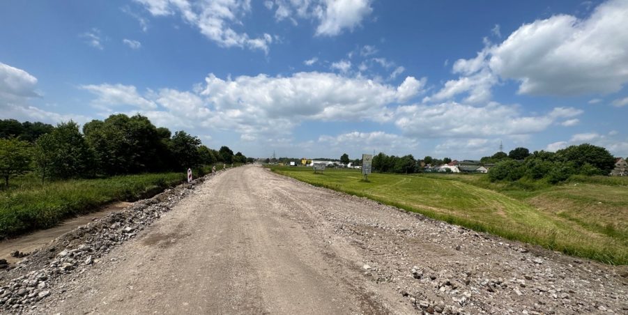 2023 07 04 km 245+600 droga wzdłuż rzeki Drama