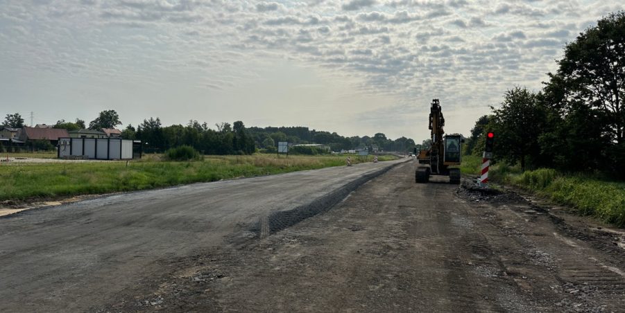 2023 07 11 km 245+300 droga wzdłuż rzeki Drama