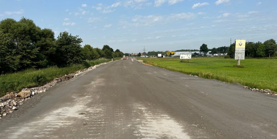 2023 07 11 km 245+600 droga wzdłuż rzeki Drama
