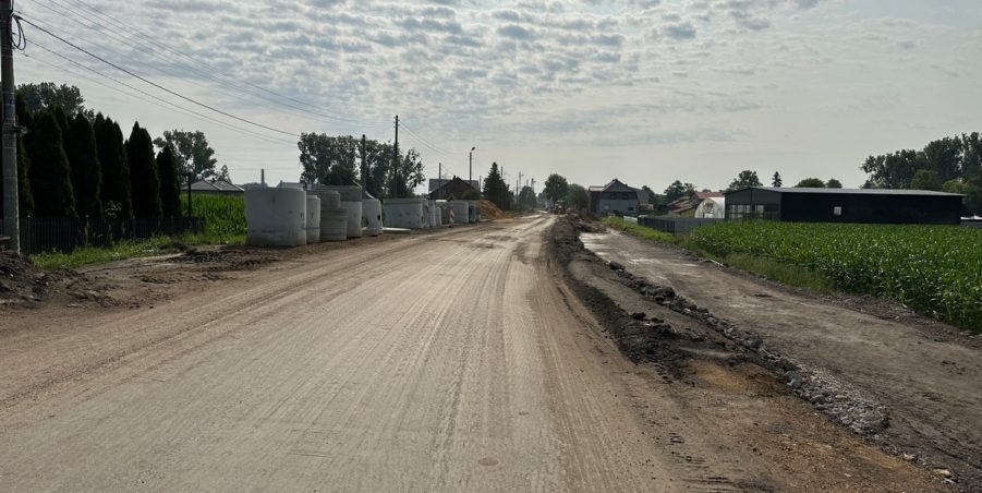 2023 07 11 km 246+400 ul. Wiejska strona prawa