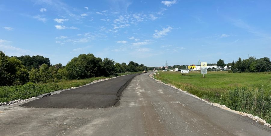 2023 07 18 km 245+600 droga wzdłuż rzeki Drama