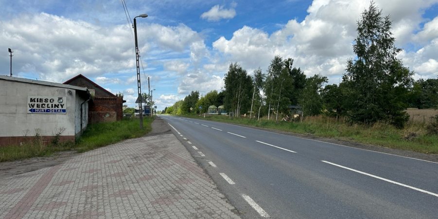 2023 08 01 km 252+950 ul. Robotnicza strona lewa