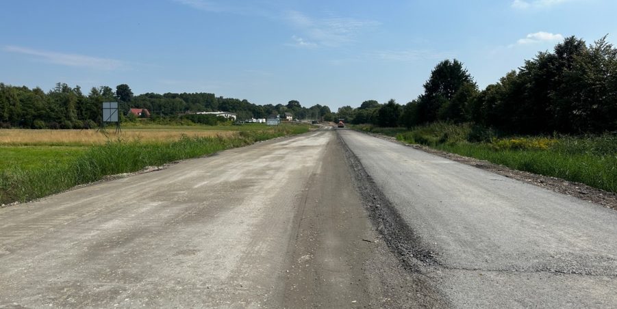 2023 08 16 km 245+300 droga wzdłuż rzeki Drama