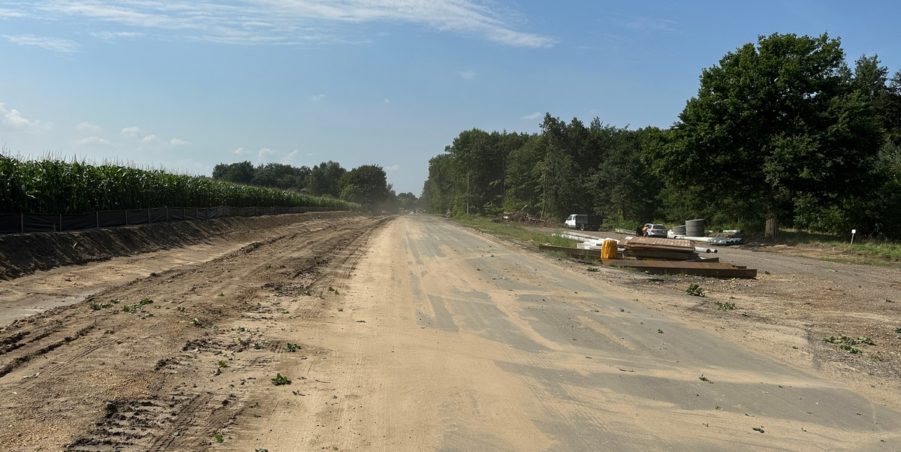 2023 08 16 km 248+900 las Boniowski parking