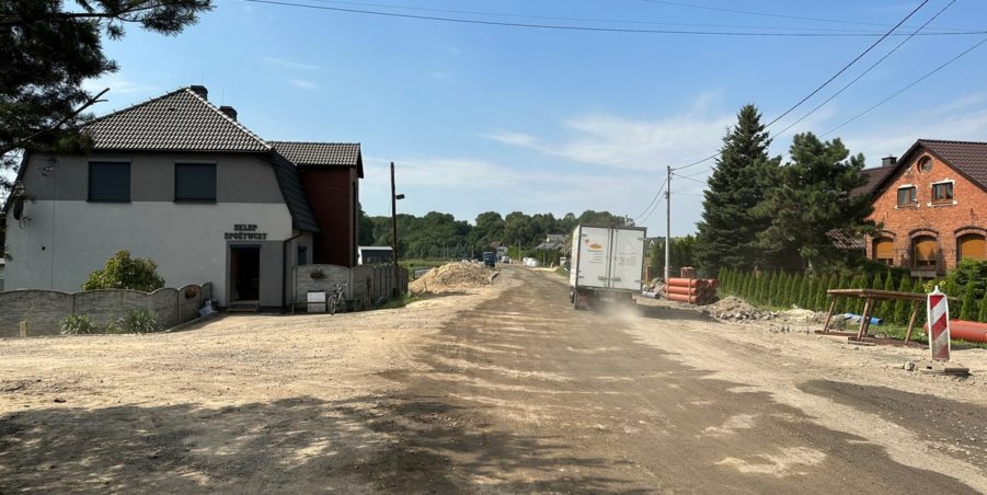 2023 08 22 km 246+550 ul. Wiejska strona lewa