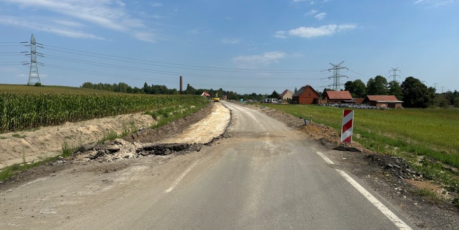 2023 08 22 km 247+200 pola strona prawa