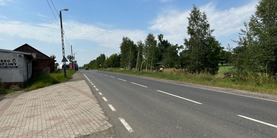 2023 08 22 km 252+950 ul. Robotnicza strona lewa