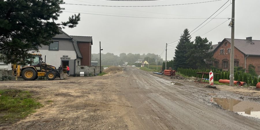 2023 08 29 km 246+550 ul. Wiejska strona lewa