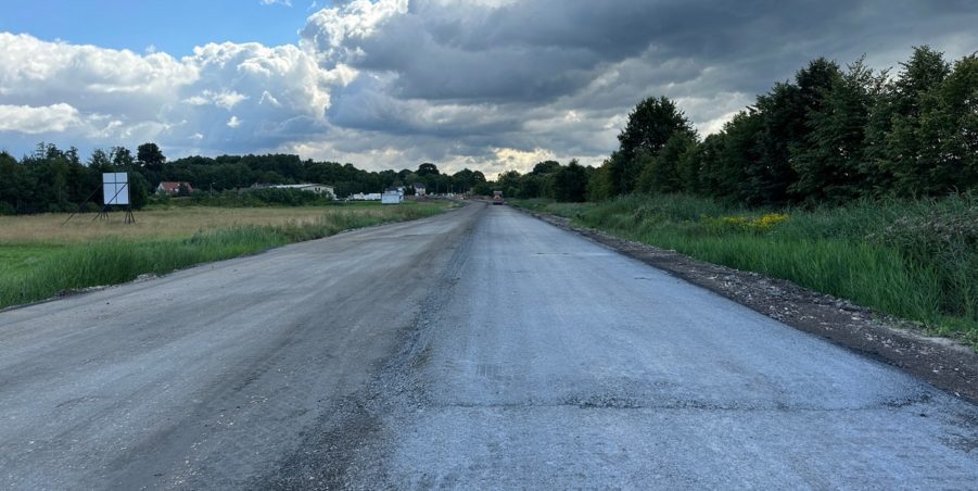 2023 08 08 km 245+300 droga wzdłuż rzeki Drama
