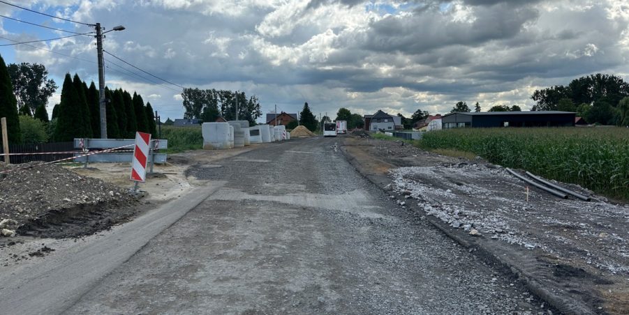 2023 08 08 km 246+400 ul. Wiejska strona prawa
