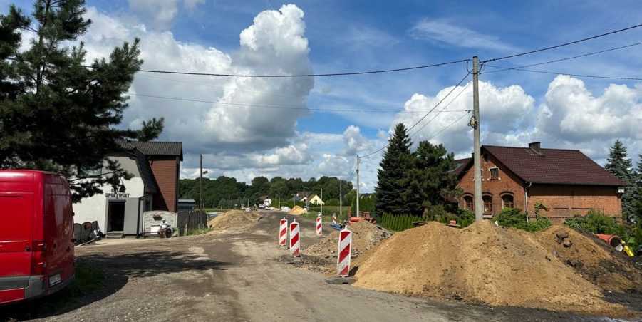 2023 08 08 km 246+550 ul. Wiejska strona lewa
