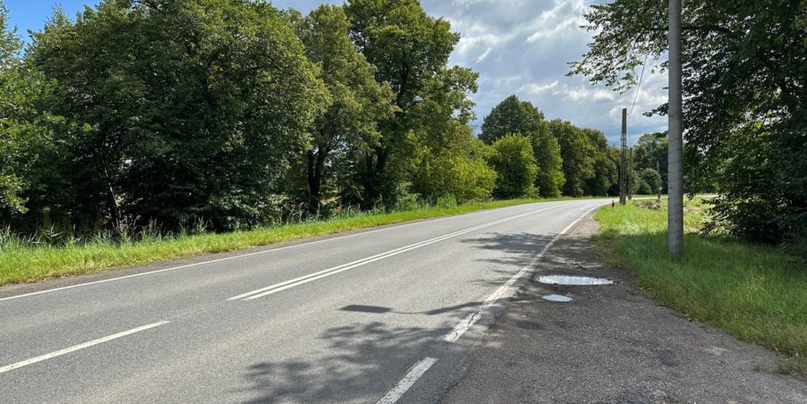 2023 08 08 km 252+950 ul. Robotnicza strona prawa