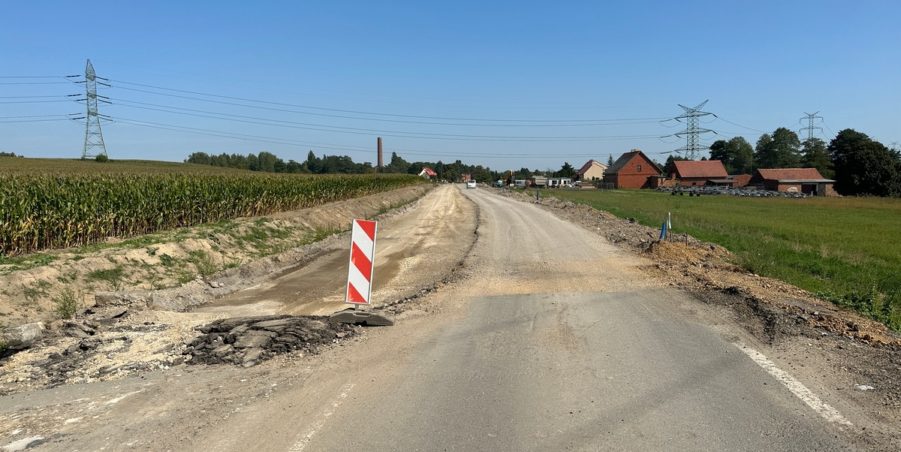2023 09 05 km 247+200 pola strona prawa