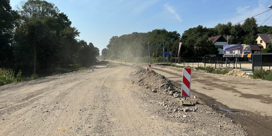 2023 09 12 km 246+400 ul. Wiejska strona lewa