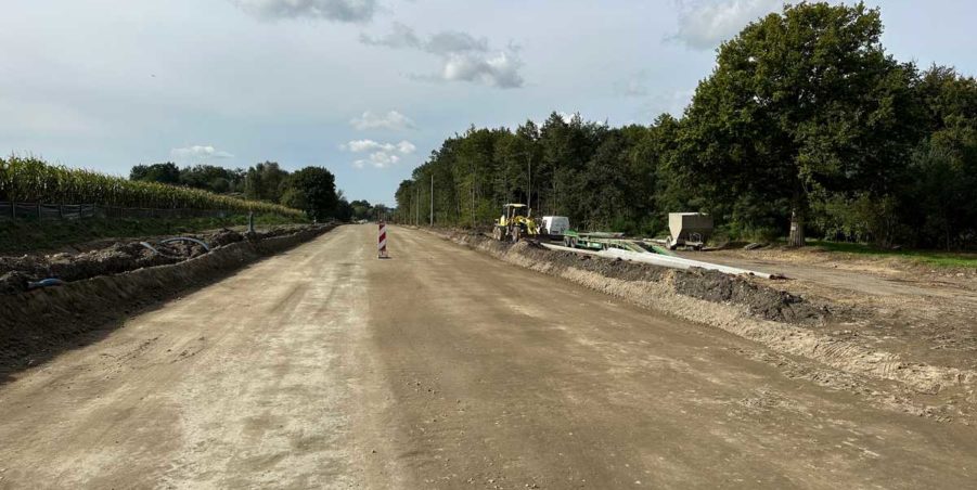 2023 10 03 km 248+900 las Boniowski parking