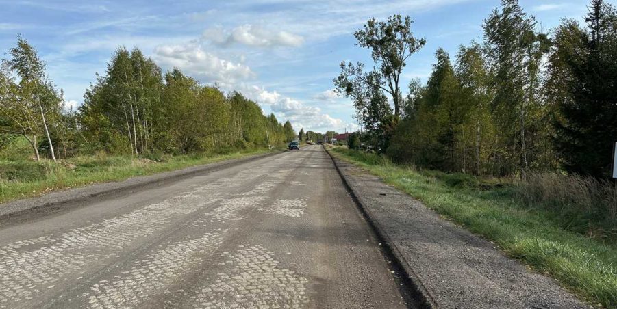 2023 10 03 km 252+500 pola strona prawa