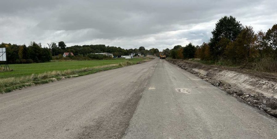 2023 10 10 km 245+300 droga wzdłuż rzeki Drama