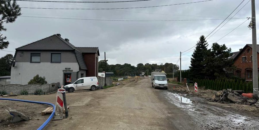 2023 10 10 km 246+550 ul. Wiejska strona lewa