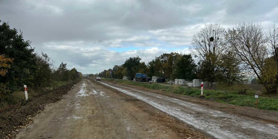 2023 10 10 km 251+200 ul. Konary przystanek