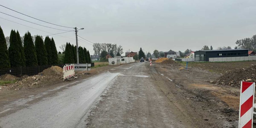 2023 10 17 km 246+400 ul. Wiejska strona prawa