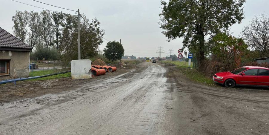 2023 10 17 km 246+550 ul. Wiejska strona prawa