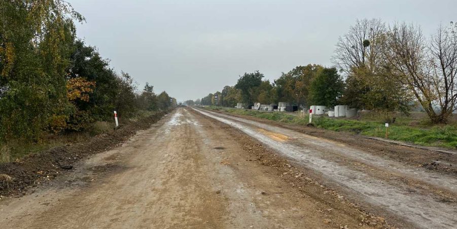 2023 10 17 km 251+200 ul. Konary przystanek