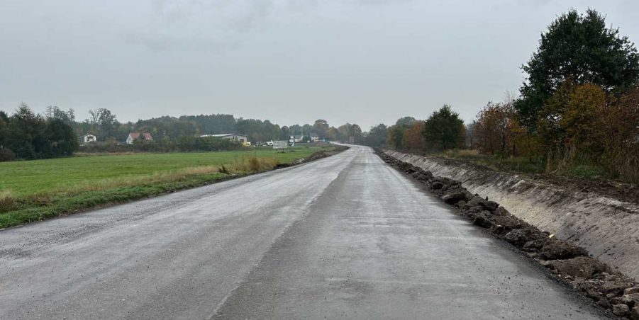 2023 10 24 km 245+300 droga wzdłuż rzeki Drama