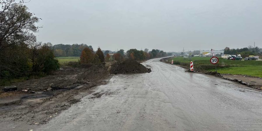 2023 10 24 km 245+600 droga wzdłuż rzeki Drama