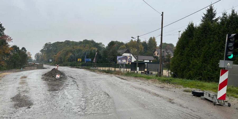 2023 10 24 km 246+400 ul. Wiejska strona lewa