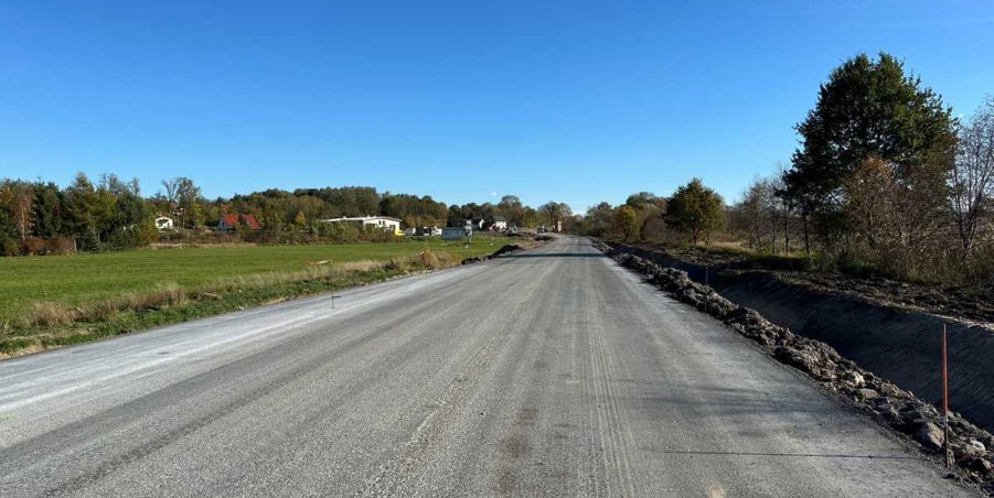 2023 10 31 km 245+300 droga wzdłuż rzeki Drama