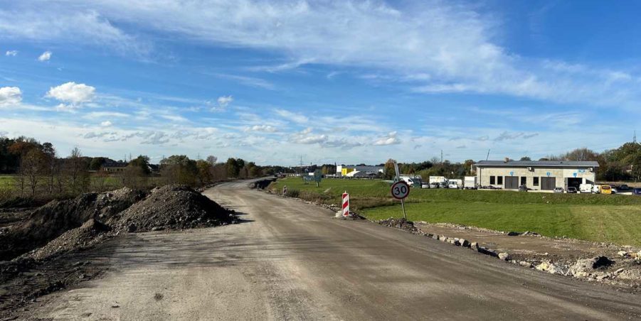 2023 10 31 km 245+600 droga wzdłuż rzeki Drama