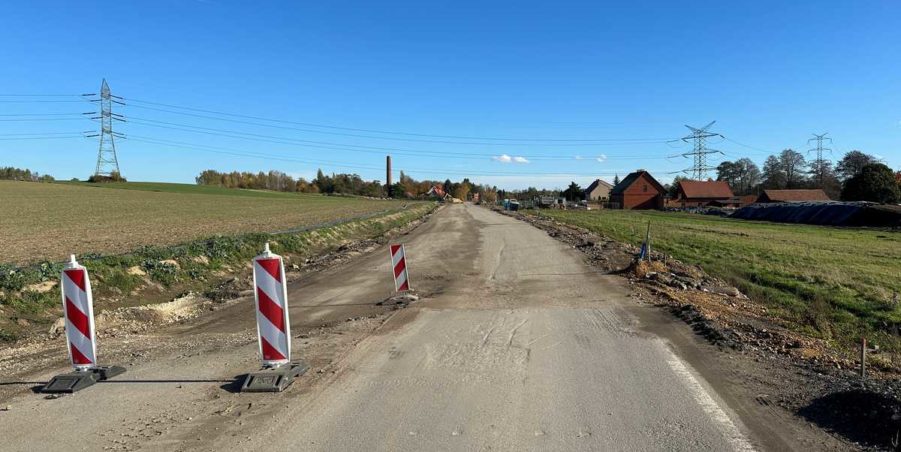2023 10 31 km 247+200 pola strona prawa