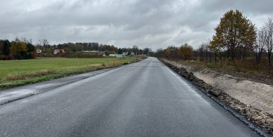 2023 11 07 km 245+300 droga wzdłuż rzeki Drama