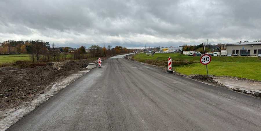 2023 11 07 km 245+600 droga wzdłuż rzeki Drama