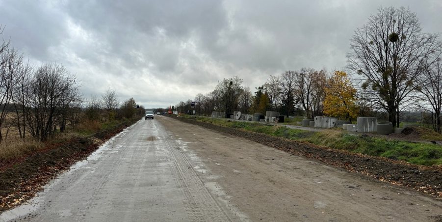 2023 11 07 km 251+200 ul. Konary przystanek