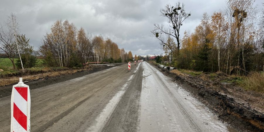 2023 11 07 km 252+500 pola strona prawa