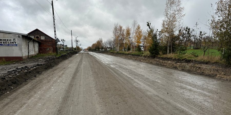 2023 11 07 km 252+950 ul. Robotnicza strona lewa