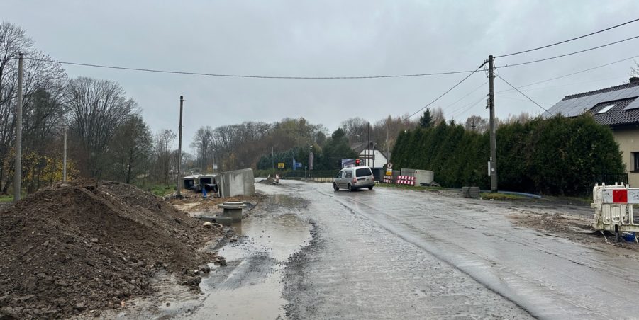 2023 11 14 km 246+400 ul. Wiejska strona lewa