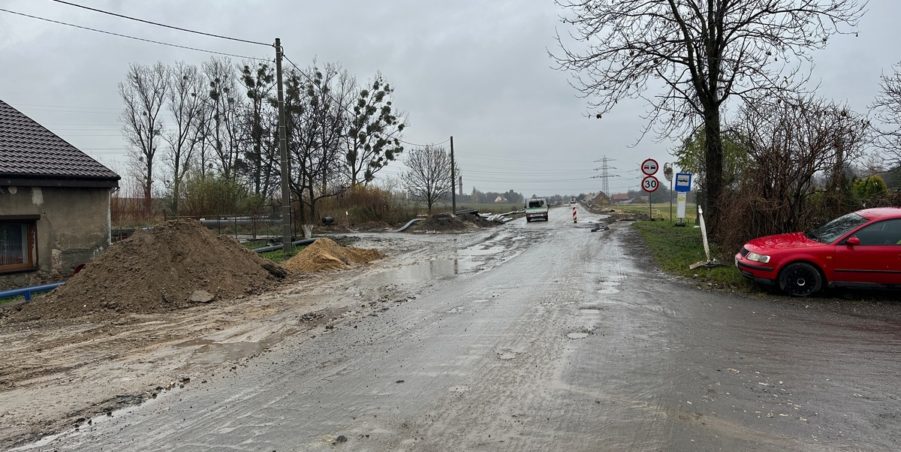 2023 11 14 km 246+550 ul. Wiejska strona prawa