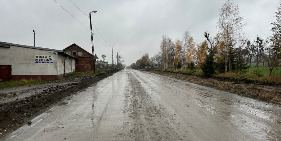 2023 11 14 km 252+950 ul. Robotnicza strona lewa