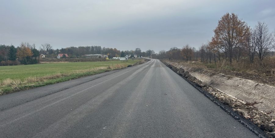 2023 11 21 km 245+300 droga wzdłuż rzeki Drama