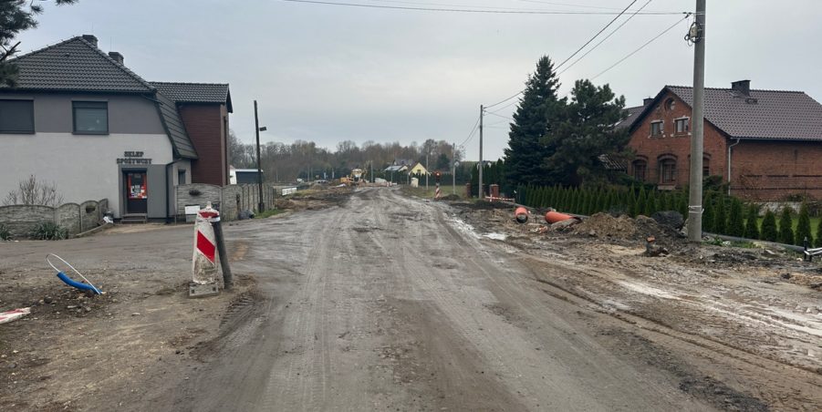 2023 11 21 km 246+550 ul. Wiejska strona lewa