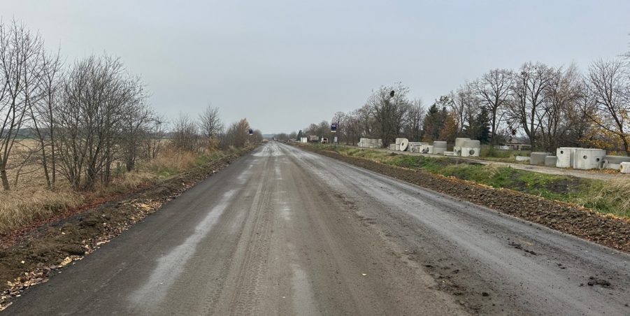 2023 11 21 km 251+200 ul. Konary przystanek