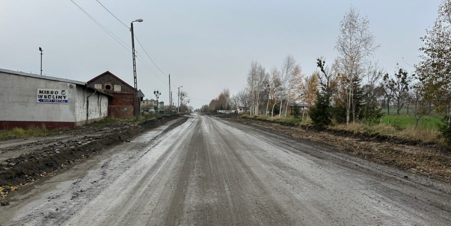 2023 11 21 km 252+950 ul. Robotnicza strona lewa