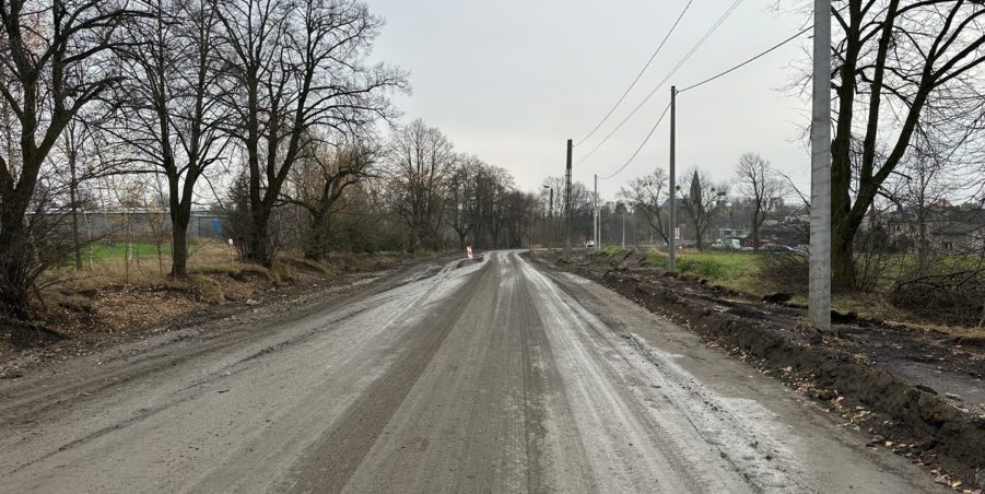 2023 11 21 km 252+950 ul. Robotnicza strona prawa
