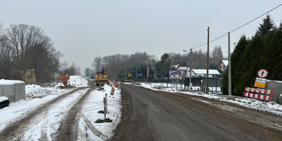 2023 11 28 km 246+400 ul. Wiejska strona lewa