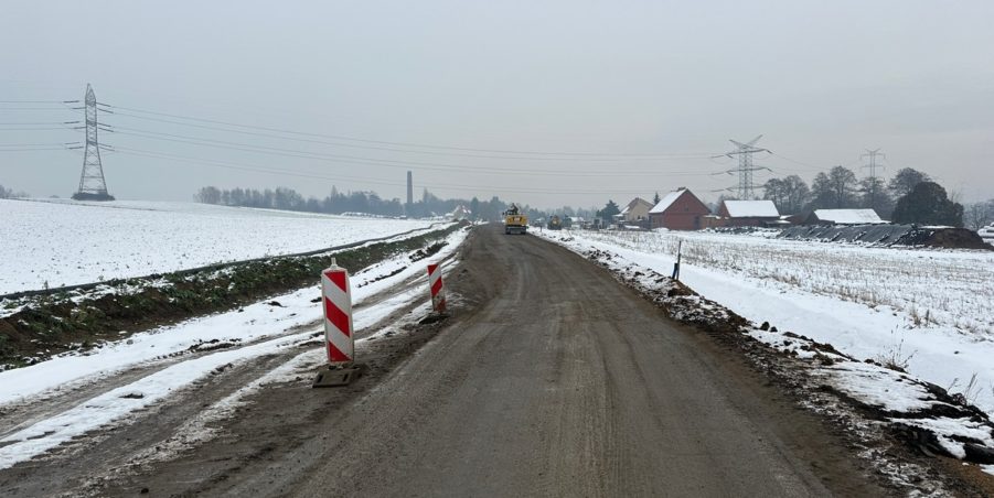 2023 11 28 km 247+200 pola strona prawa