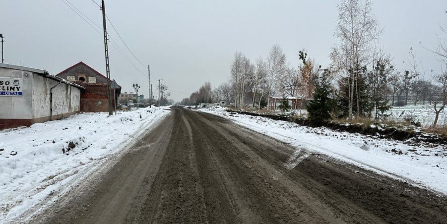 2023 11 28 km 252+950 ul. Robotnicza strona lewa