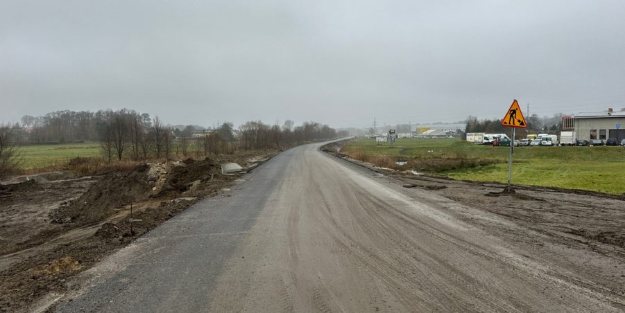 2023 12 12 km 245+600 droga wzdłuż rzeki Drama