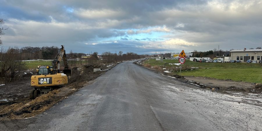 2023 12 05 km 245+600 droga wzdłuż rzeki Drama